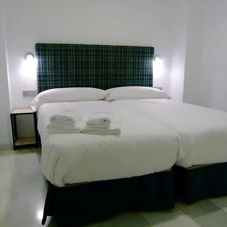 Urbanliving Gran Capitan Apartment *