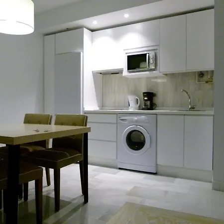 Urbanliving Gran Capitan Apartment *