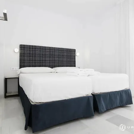 Urbanliving Gran Capitan Apartment